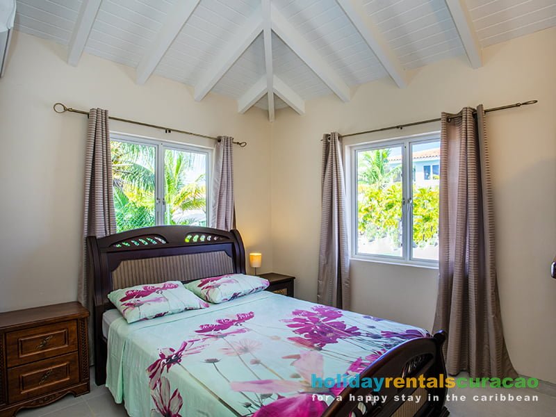 rent a home curacao with private pool