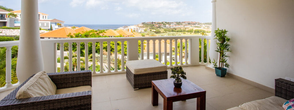 Ocean view apartment 259 Blue Bay has a great view from the 3th floor over the sea, the golf course and the resort of Blue Bay with its many facilities. Within walking distance you can enjoy the beautiful bounty beach, the beautiful coral reefs and the delicious dinners at sunset.