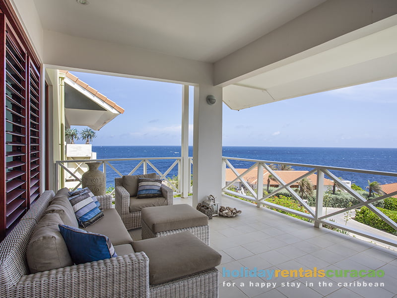 Relax with a sea view from the first floor