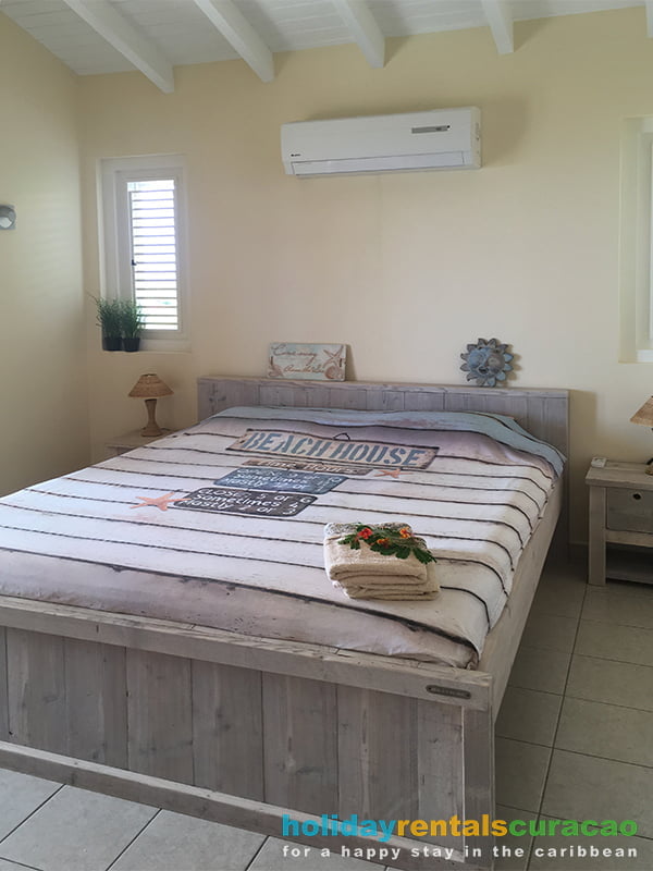 Master bedroom with King size bed and airconditioning