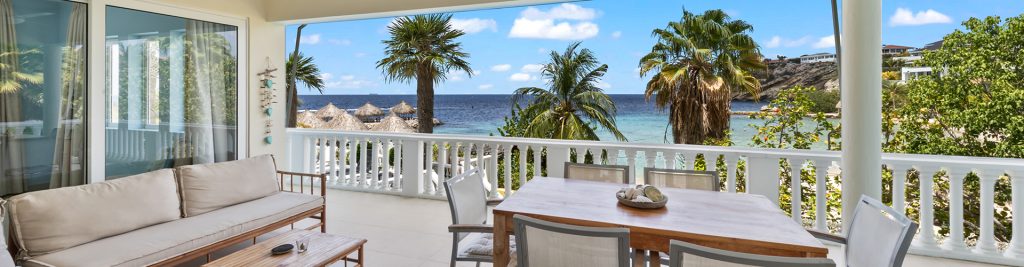 Oceanfront apartment 320 Blue Bay has a fantastic location! Located on the ground floor with magnificent sea view. Directly on the beach of Blue Bay with diving school, various restaurants and cozy beach bar. The apartment has 3 bedrooms, 3 bathrooms, spacious kitchen and living room with air conditioning.