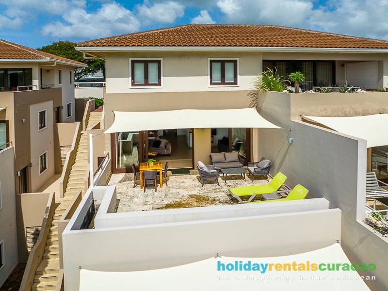 rent a holiday home walking distance from the beach