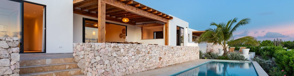 New! Beautiful new 4 person apartment at Jan Sofat resort with tropical garden and large communal saltwater swimming pool. Luxurious Ibiza-style villas for 8 people on a mini-resort with a private pool in the quiet Brakkeput neighborhood near Jan Thiel!
