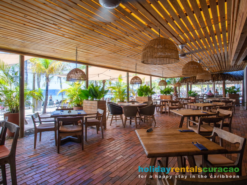 Restaurant Coast aan het strand van blue bay curacao