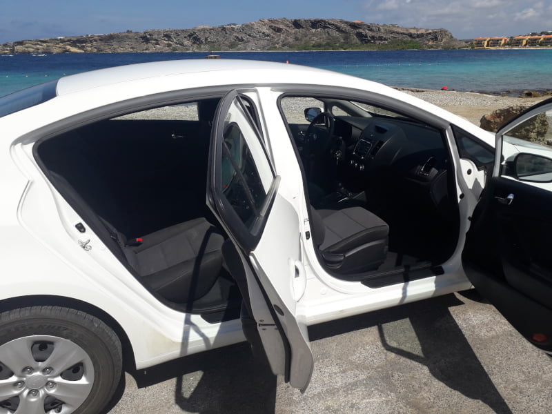 Sedan 5 doors for rent Curacao