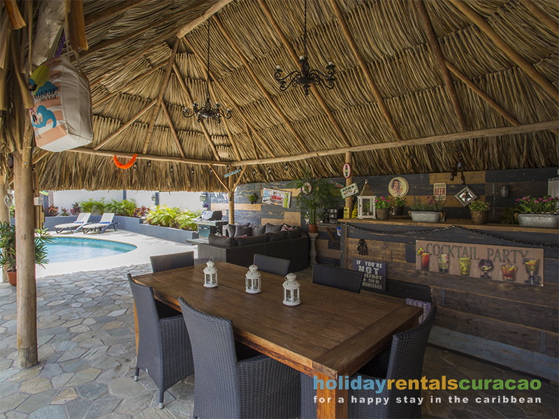rent a villa curacao with private bar at the pool