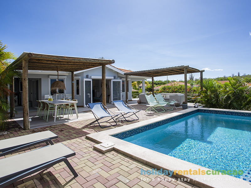 Spacious villa with private pool and large pool deck