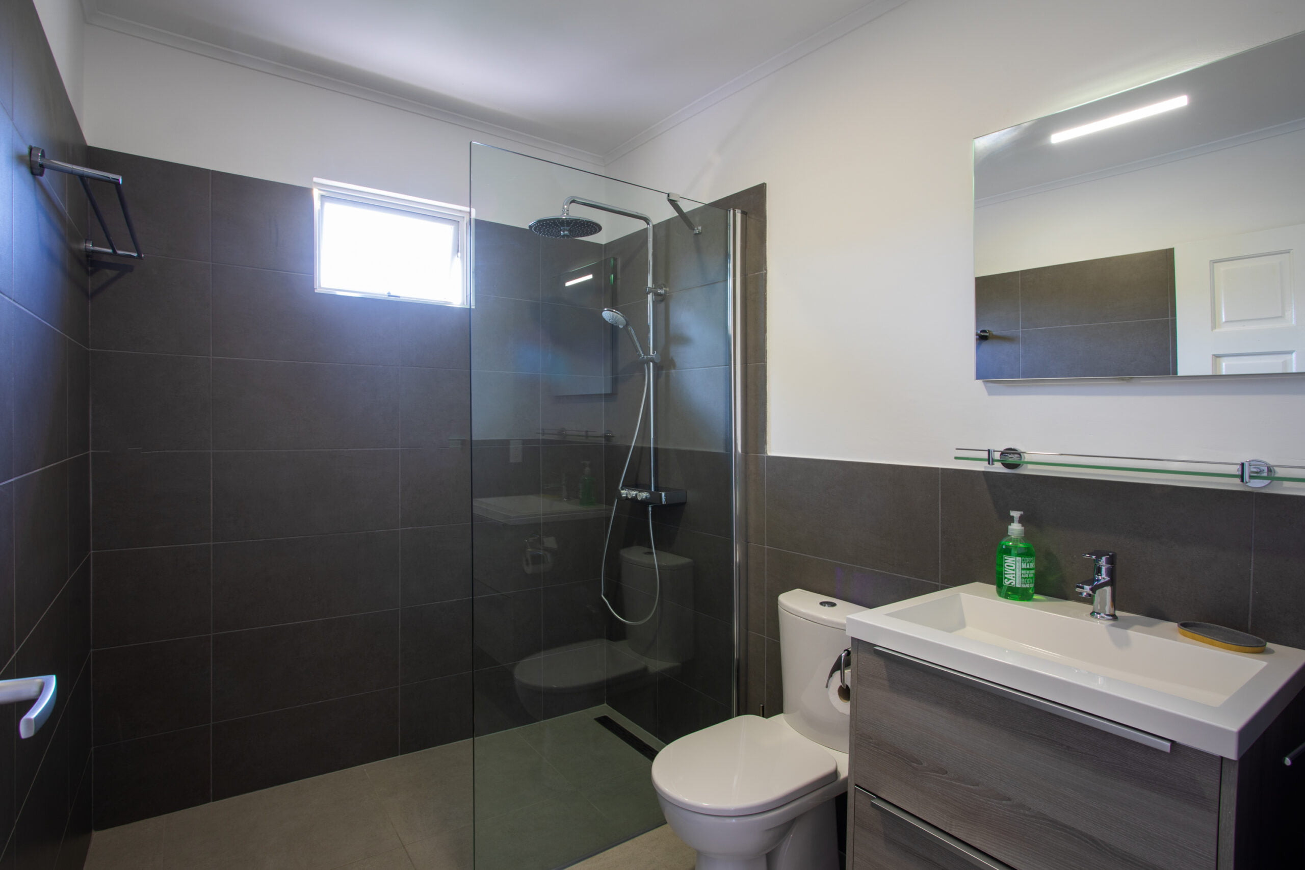 The 2nd neat bathroom with shower